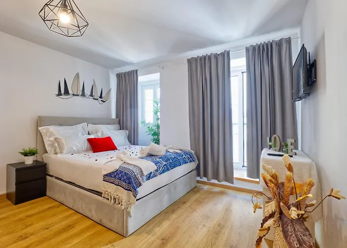 Central And Amazing Flat